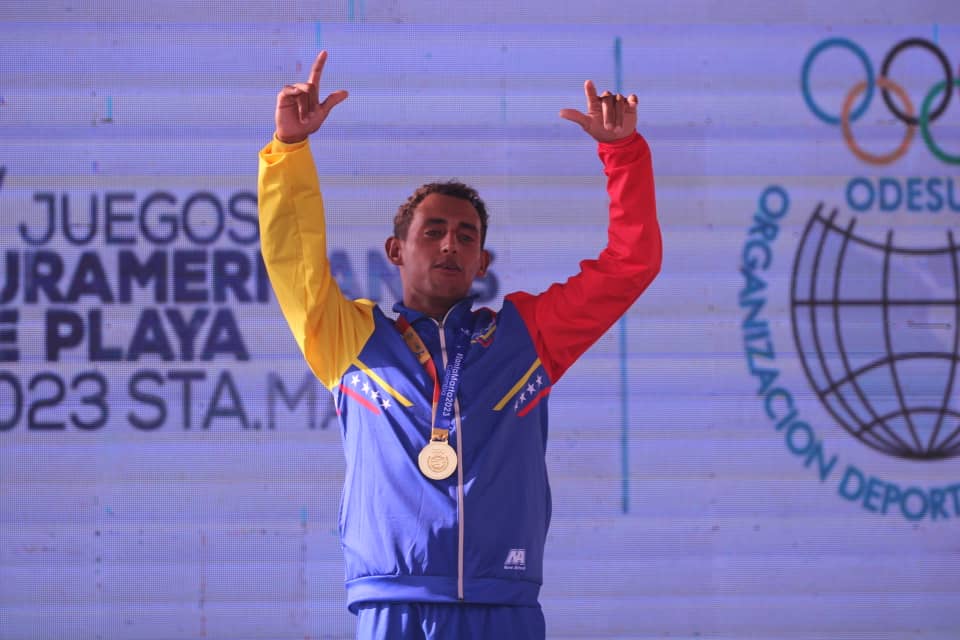 Histórica Primera medalla para Venezuela en éstos V JUEGOS SURAMERICANOS DE PLAYA, SANTA MARTA 2023 fue merecida por nuestro Daniel Arocha del Surf, modalidad Bodyboard Masculino. 

Ceremonia de Premiaciones 
#TeamVzlaSurf 
#LosJuegosDelCambio 
Santa Marta 2023