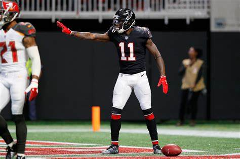 RT @nflrums: Former #Falcons and #Bucs WR Julio Jones has been linked to the #Patriots https://t.co/GNHeQRAB3j