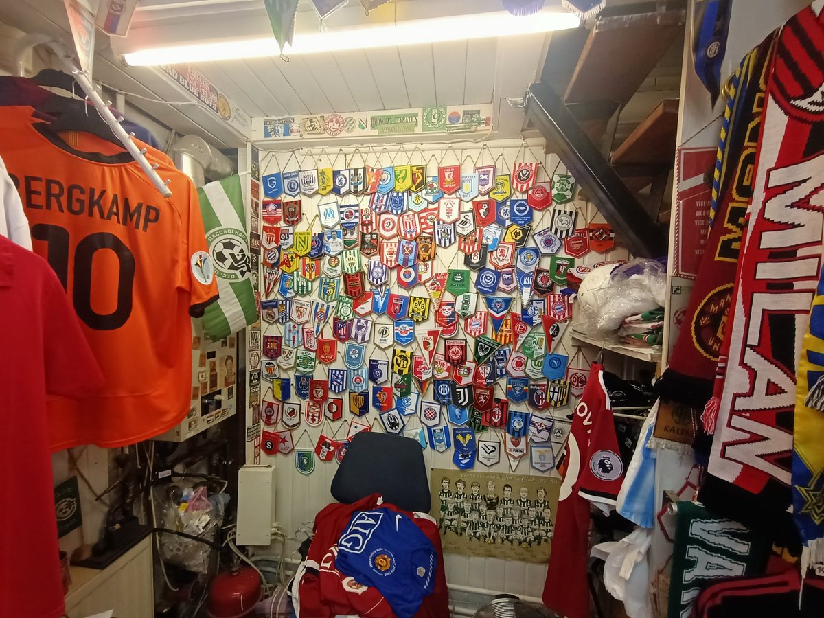 DanielsenAxedal's tweet photo. 🇭🇺 Derby Football Shop, Budapest. The best hidden Football Shop in the world. Amazing owners and incredible amount of unique shirts, pins, pennants, scarfs and so much more. A must-visit ! #groundhopper #groundhopping #footballkits #grounds #budapest https://t.co/IxtpaIwwcG