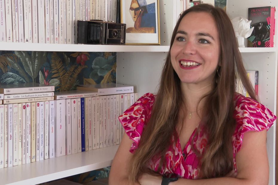 F3Occitanie's tweet photo. Samantha Gimenez, la "bookstagrameuse" qui dévore les livres et partage sa passion depuis Perpignan https://t.co/Wm8CcPm4E7 https://t.co/lVkXllg33y