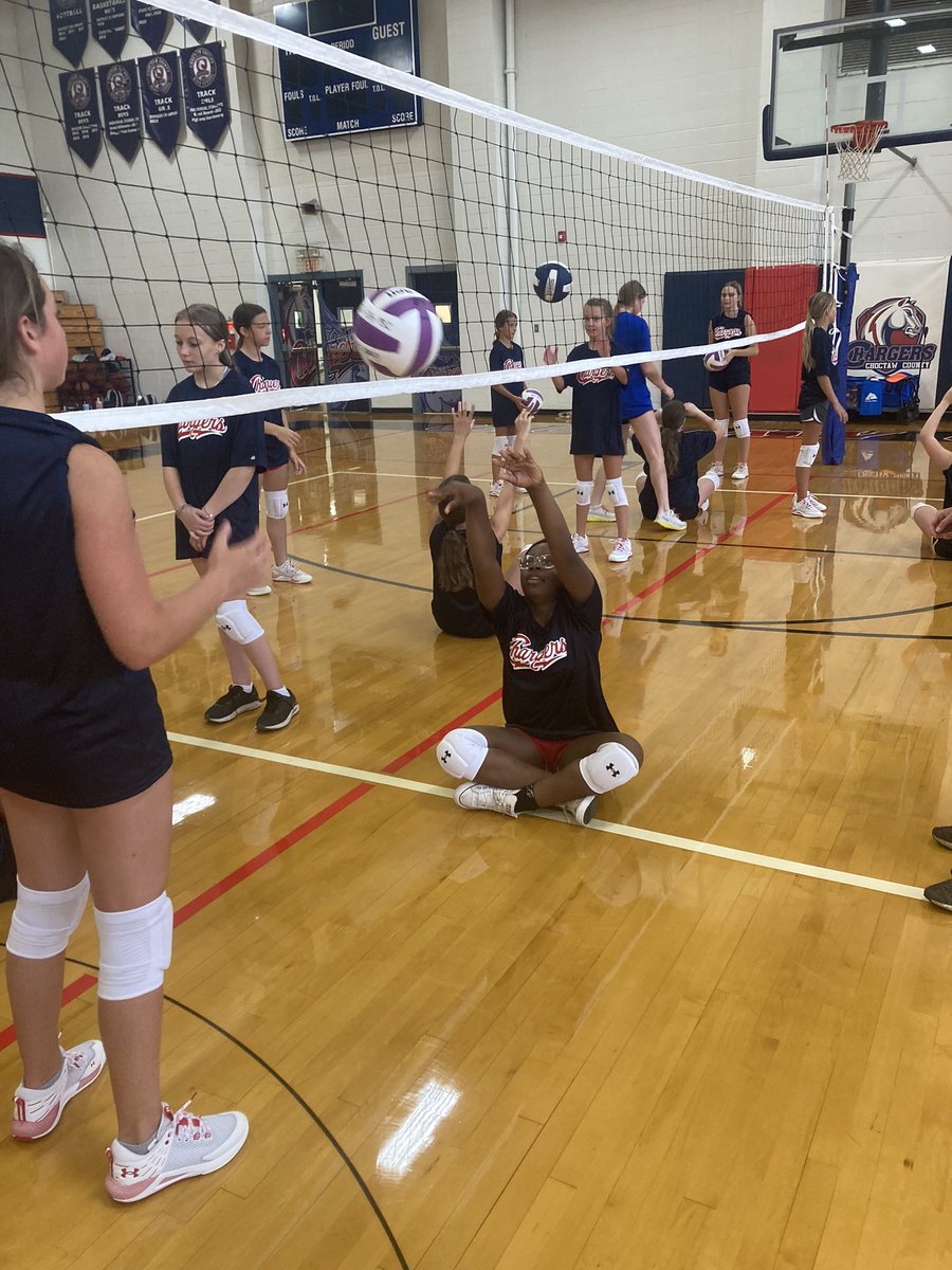 ChargerVolley's tweet photo. Lots of learning on Day 1 of Junior High Camp! #whoisthefrog https://t.co/p9GlcEptw8