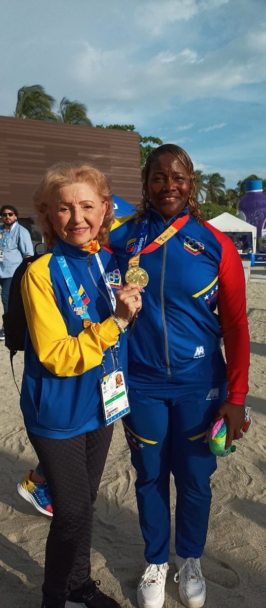 Nuestra Rosmarky Alvarez, triunfante en éstos V JUEGOS SURAMERICANOS DE PLAYA, SANTA MARTA 2023, con la mejor Ola, nuevamente regala a #Venezuela el orgullo Dorado, modalidad Bodyboard Femenino. 

Ceremonia de Premiaciones 
#LosJuegosDelCambio 
Santa Marta 2.023 

🇻🇪🇻🇪🇻🇪🇻🇪🇻🇪🇻🇪🇻🇪