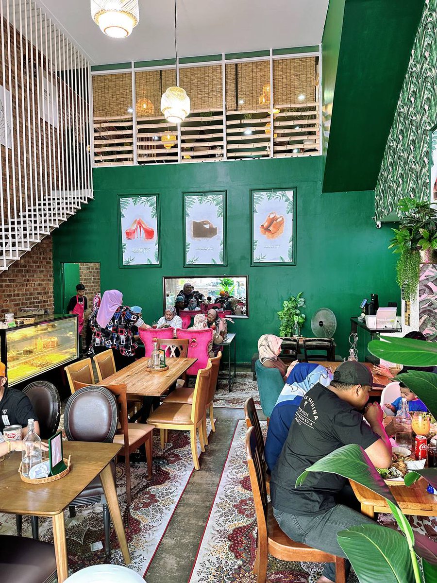 dikbee's tweet photo. Guyss, Pernah makan di @ashhryshoshedap ??

Restoran yang terletak di Johor Bahru ni memang cantik dengan nama menu yang menarik tau.. 

📍  Ashhryshoshedap, NO 24, Nongchik Riverside, Jalan Kolam Ayer, Johor Bahru, Johor

#ashhryshoshedap https://t.co/vBjY89tSm6