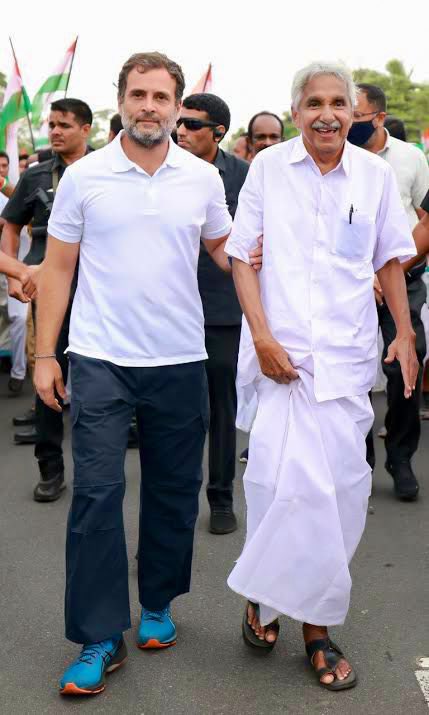 RahulGandhi's tweet photo. Oommen Chandy ji was an exemplary grassroots Congress leader. He will be remembered for his lifelong service to the people of Kerala.

We will miss him dearly. Much love and condolences to all his loved ones. https://t.co/QL8pGJrXwW