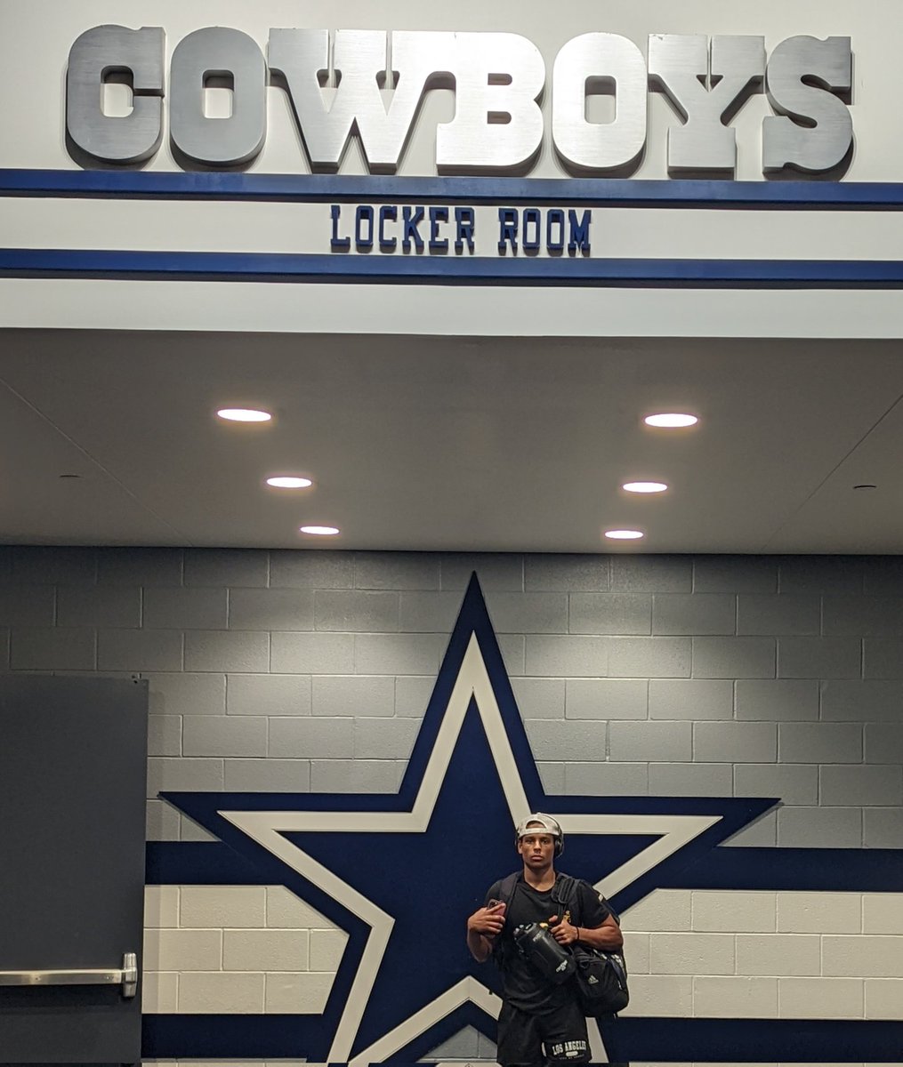 DacianFields1's tweet photo. National Junior Day - GameDay at @ATTStadium.  Mom asked me to bring her a little something back... 😁🏆

Thanks @fedoras_rule Coach Duckworth @Coach_Stutz

Representing @cyranchfootball out here in Dallas with the Championship W!!! 🏈🙌💯

#JDFN2023
@Coach_RGlover @CoachA_NCSA https://t.co/qQUGbY1nks