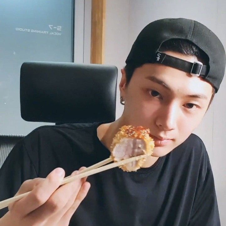 g_md_ri's tweet image. 종성아 밥먹어❕