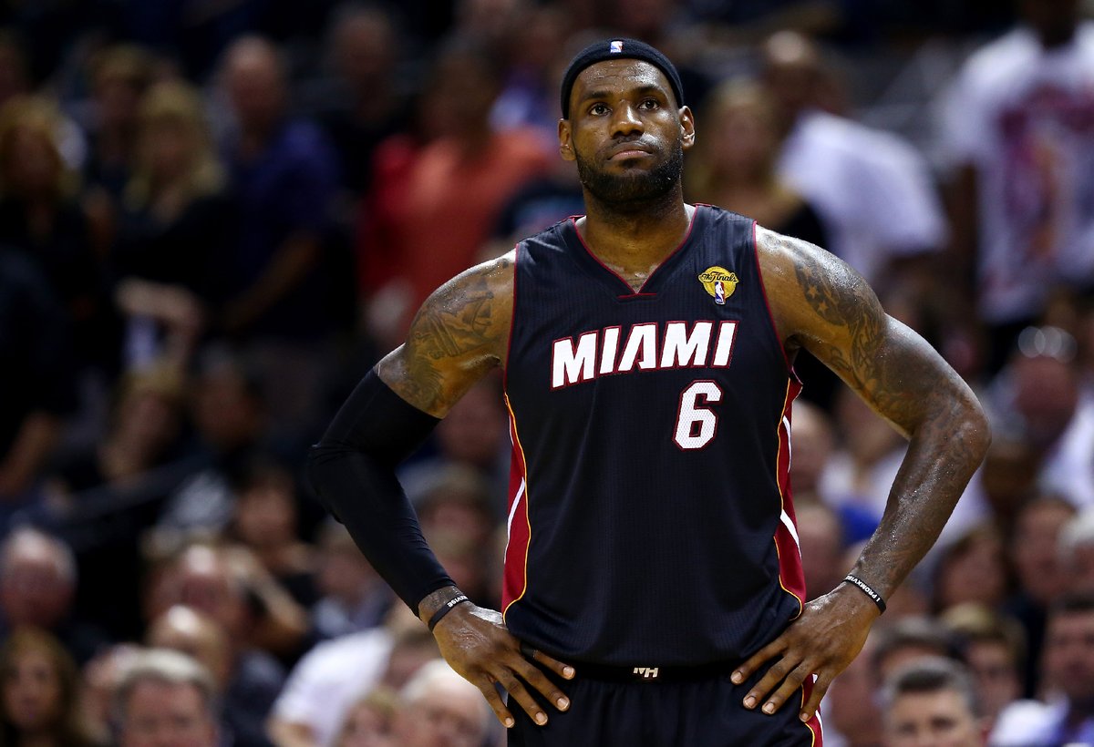 NBAMemes's tweet photo. Question for the Heat and Lakers fans.

Y'all retiring LeBron's number or giving him a statue when he retires? https://t.co/Vs6LNssyt9