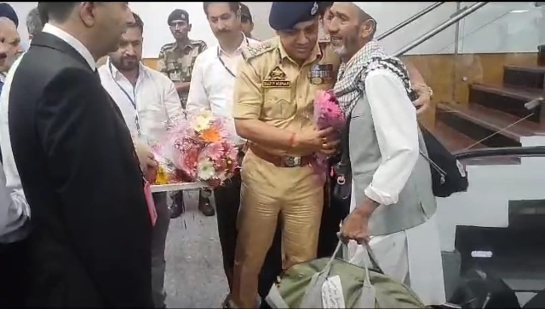 Welcome Haji 2023 
#srinagar
<a href="/JmuKmrPolice/">J&K Police</a>
