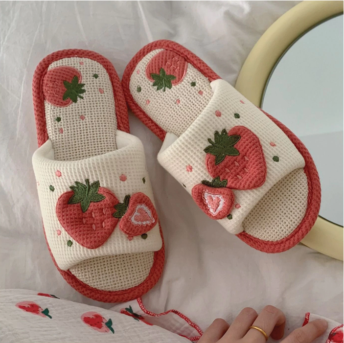 Do you want this Plush Slippers ?
Get yours >>giftiplace.com/products/cute-…