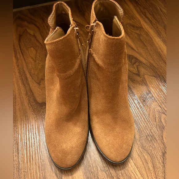 1WestsideLady's tweet photo. So good I had to share! Check out all the items I'm loving on @Poshmarkapp #poshmark #fashion #style #shopmycloset #louisvuitton #gibsonlatimer: https://t.co/aUMyBjDZpK https://t.co/18OVnH08O0