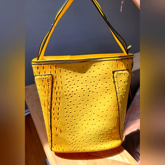 micely6391's tweet photo. So good I had to share! Check out all the items I'm loving on @Poshmarkapp #poshmark #fashion #style #shopmycloset #wildfable #coach #alejalacontessa: https://t.co/ybuuqwbhNG https://t.co/EcZU1A51f1