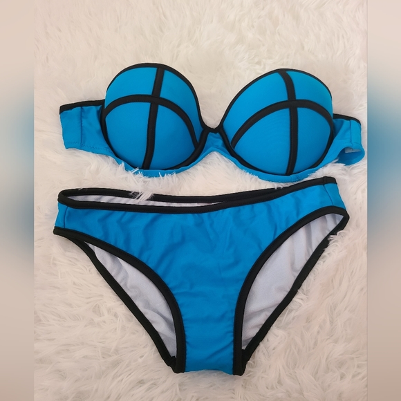 day2nightstyle's tweet photo. So good I had to share! Check out all the items I'm loving on @Poshmarkapp #poshmark #fashion #style #shopmycloset #lizclaiborne #nobrand #hm: https://t.co/vwDTE1p0uf https://t.co/NL3A9jDr5R
