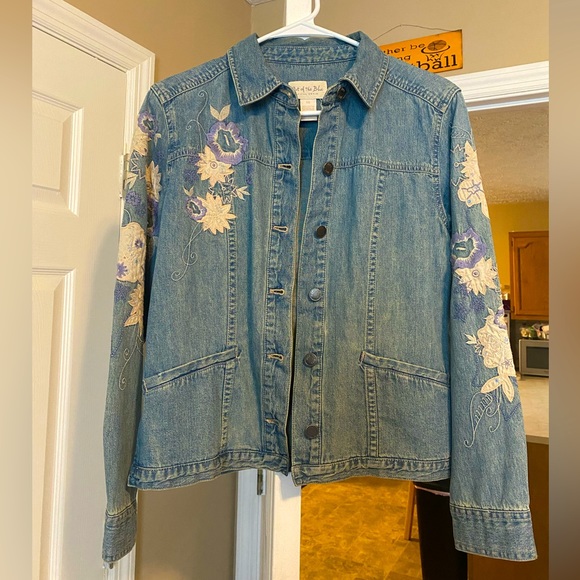 JIT20201's tweet photo. So good I had to share! Check out all the items I'm loving on @Poshmarkapp #poshmark #fashion #style #shopmycloset #maurices #jjill #uspoloassn: https://t.co/C7rBX5Q73y https://t.co/Rso1LspjKB