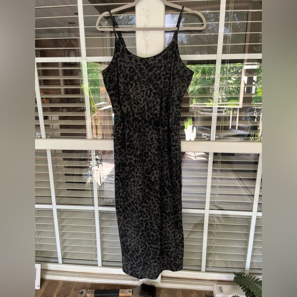 topseg2011's tweet photo. So good I had to share! Check out all the items I'm loving on @Poshmarkapp #poshmark #fashion #style #shopmycloset #newyorkcompany #morphe #oldnavy: https://t.co/aR4QF0vC60 https://t.co/jJb1wM1Km4