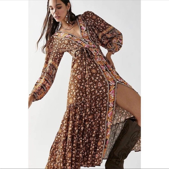 Jamie90330365's tweet photo. So good I had to share! Check out all the items I'm loving on @Poshmarkapp #poshmark #fashion #style #shopmycloset #express #freepeople: https://t.co/8Ep0vqyHg0 https://t.co/YsSFDpT9O0