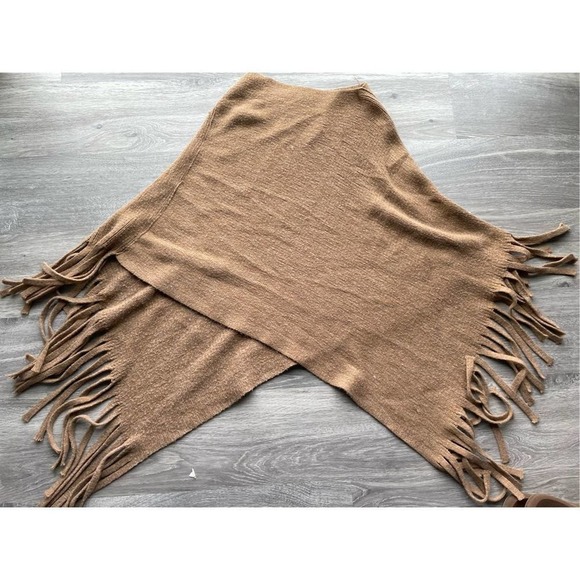 So good I had to share! Check out all the items I'm loving on <a href="/Poshmarkapp/">Poshmark</a> #poshmark #fashion #style #shopmycloset #christopherbanks #sourceunknown: posh.mk/nrydnc7CwBb