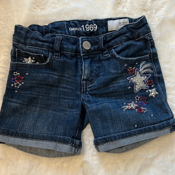 LyNaty2's tweet photo. So good I had to share! Check out all the items I'm loving on @Poshmarkapp #poshmark #fashion #style #shopmycloset #polobyralphlauren #adidas #gap: https://t.co/YBtHvTa6ei https://t.co/rp1fPSnJJH