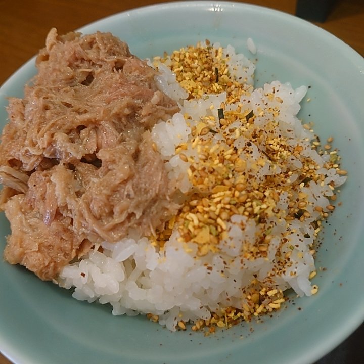 jYT7vdHAaqoPxqE's tweet photo. キャベツらーめん＋肉味噌＋ライス
@横浜家系らーめん五十三家(江古田)

お昼ご飯に久しぶりに訪問
絶妙な茹で加減のキャベツにほうれん草だから実質サラダ
ライス1杯目は海苔やラーメンのお供で2杯目は肉味噌とふりかけでたいらげました
肉味噌うますぎてお土産したいくらい
117🍜 https://t.co/CmIzvUGKed