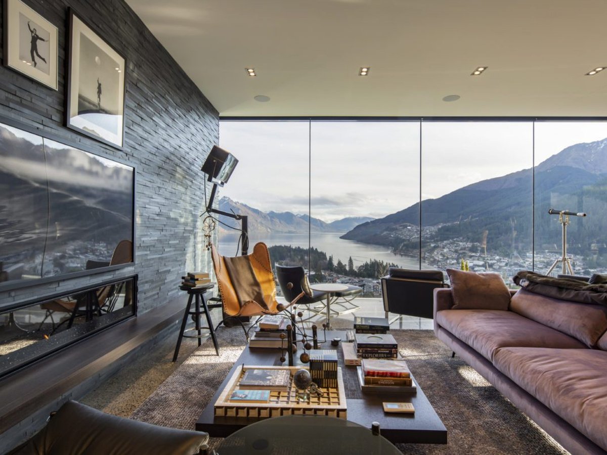 Views don't get much better than this!

Book your next event at the iconic ‘Plasma House’ which sits on 579m2 carved out from rock on Queenstown Hill.

This remarkable space is now available for events and photoshoots.

sharedspace.co.nz/listings/detai…

#nzevents #queesntown