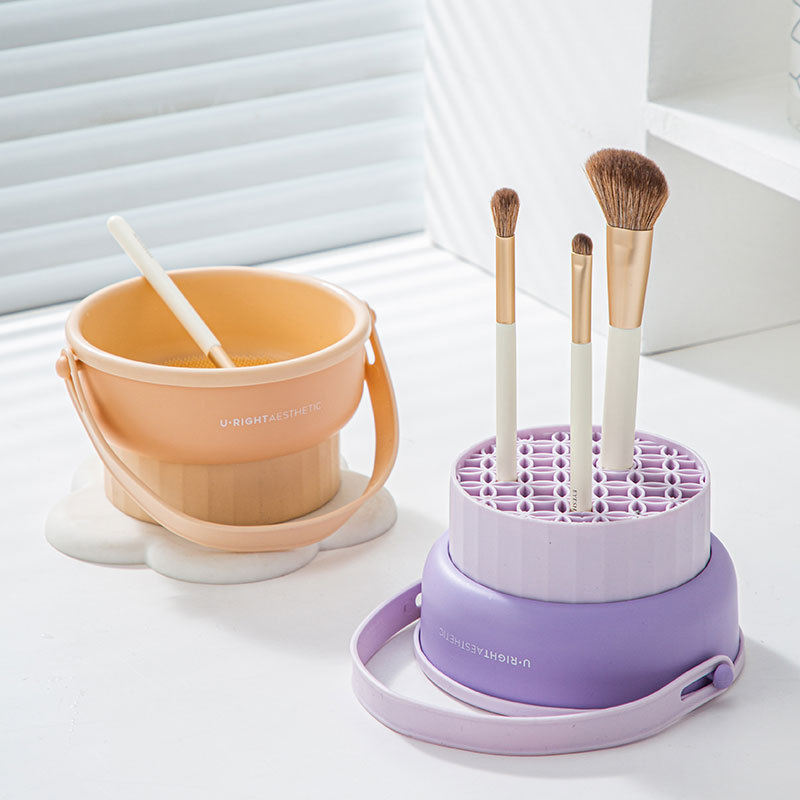 Revolutionize your beauty routine with our all-in-one makeup brush holder: Clean, Dry, Sort, and Hang in style!

Our innovative product is designed to make your life easier and your brushes last longer.

Tap the link to have a try🚀crushonbrush.com/product/carrya…

#crushbeauty #makeup