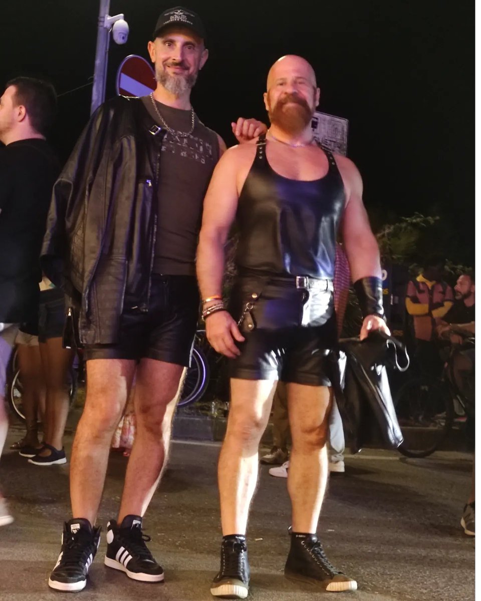 LeatherCode's tweet photo. Summer night along

#leather #leathercouple #gaycouple #leatheebeard #beard #beardedhomo #muscleleather #musclefit #mrleatheritalia2017 #mrleatheritaly https://t.co/fq321D13gb