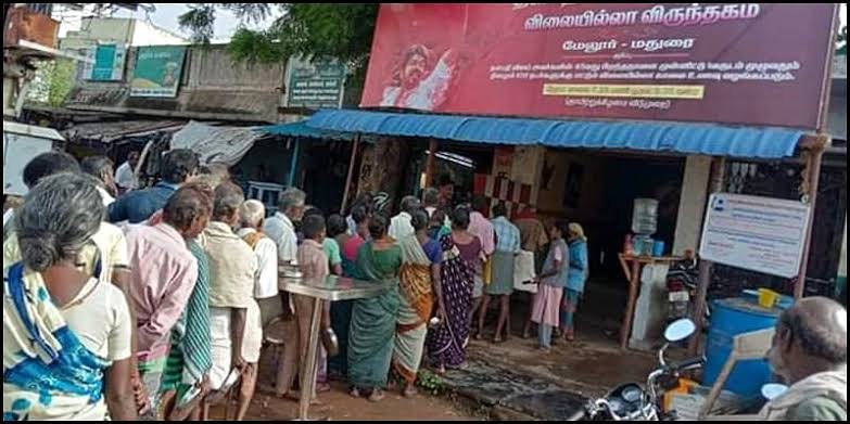 karthikwtp's tweet photo. நாள் போன வயசுல நான் தான் இங்க கிங்/சூப்பர்ஸ்டார்னு தற்பெருமை பேச்சு 🤦

நலத்திட்டம் தொடங்கி நாட்டு மக்களின் நலன் காப்பதே எங்க தளபதியின் உயிர் மூச்சு..

தன்னடக்கமும் தலை வணங்கும் எங்க தளபதிய பாத்து @actorvijay ❤️
#Leo @VijayForTN @TVMIoffl @TVMImadurai @Ak_Annna_ @VTLTeam https://t.co/23svGGRpwi
