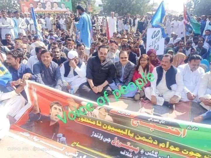 RathoreRD1's tweet photo. میرے ووٹوں کو یہ جاننے کا حق ہے
کیوں ایک دن بڑے بڑے واعدے
پھر پانچ سال کام نہیں..
#اٽو_سستو_ڪيو #ٿر_سجاڳ_سٿ
@MuradAliShahPPP @BBhuttoZardari @SindhGovt1 https://t.co/HHpSTjzxLN