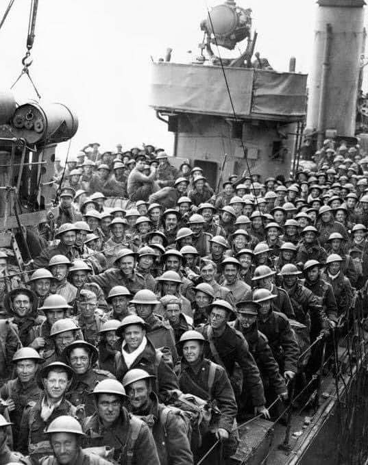 Dunkirk_1940's tweet photo. #Dunkirk #OpDynamo
41 Royal Navy Destroyers took part in Operation Dynamo and rescued more of the British Army than anyone else, embarking 96,197 troops from the harbour and East Mole. Destroyers were tasked with disembarking men at Dover which is evident in these images. https://t.co/mtvJzHYmNG