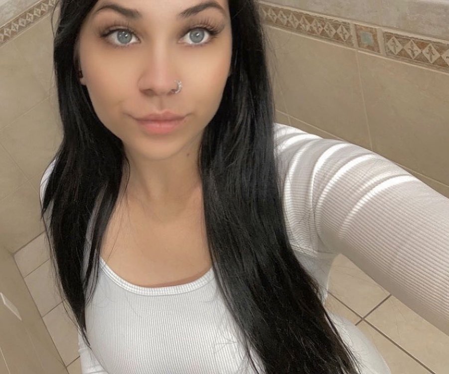 Im going to follow back a bunch of people that interact with this tweet and follow me. My dms are open to friends only 👀