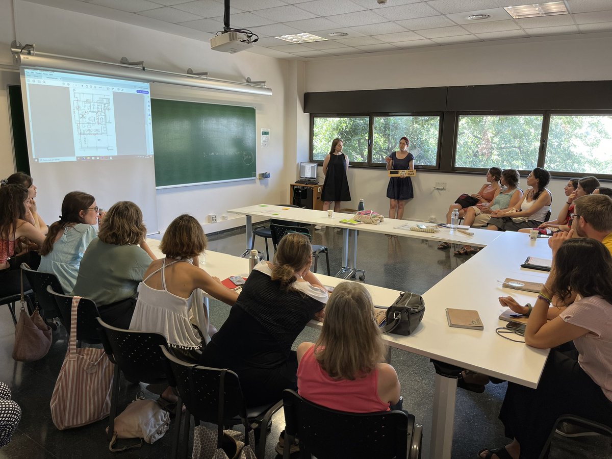 L’equip laboral de la <a href="/FAS_UAB/">Fundació Autònoma Solidària - UAB</a> tanquem un curs intens al UABLabs de la <a href="/UABBarcelona/">Universitat Autònoma de Barcelona</a>: balanç de curs i disseny de materials.