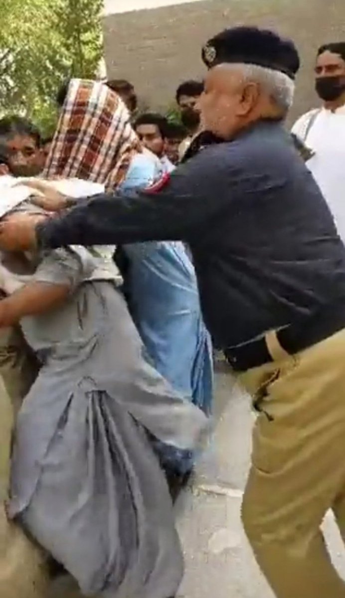 Ehsansarwar12_'s tweet photo. تو بکن کہر، منا مہر بہ بیت چوش نہ بیت۔۔

اکسے ماں خضدار یونی ئے۔ https://t.co/QJKORurOL9