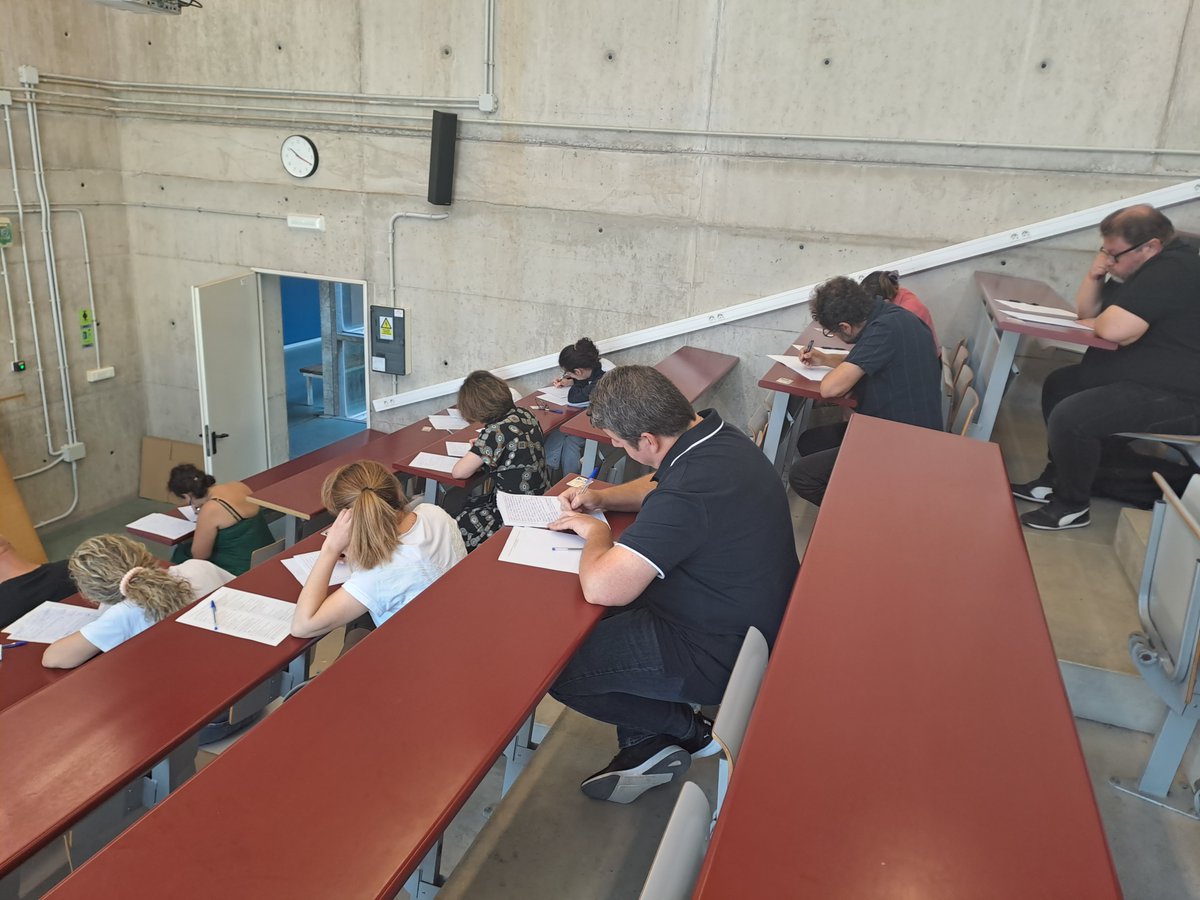 Educarm's tweet photo. 📝El 46% de los aspirantes aprueba las oposiciones para profesor de #Secundaria de la #RegióndeMurcia. 

Se presentaron 7.912 aspirantes, que optaban a una de las 579 plazas convocadas, y han aprobado 3.647 personas.

#educación

🔗⬇️
https://t.co/ZqRxdaTkYQ https://t.co/c1LKnvILy3