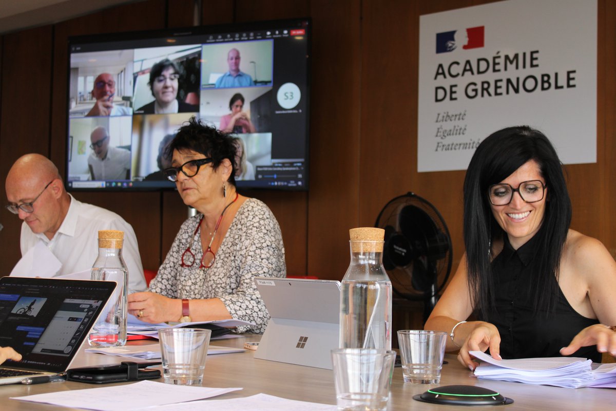 acgrenoble's tweet photo. La rectrice @HeleneInsel réunit pour la dernière fois de l'année scolaire les membres de la commission #FIP de l'académie de Grenoble💡

↪le Fond d'Innovation Pédagogique, pour valoriser les initiatives d’envergure avec une transformation pédagogique https://t.co/FXKGMEUbY0