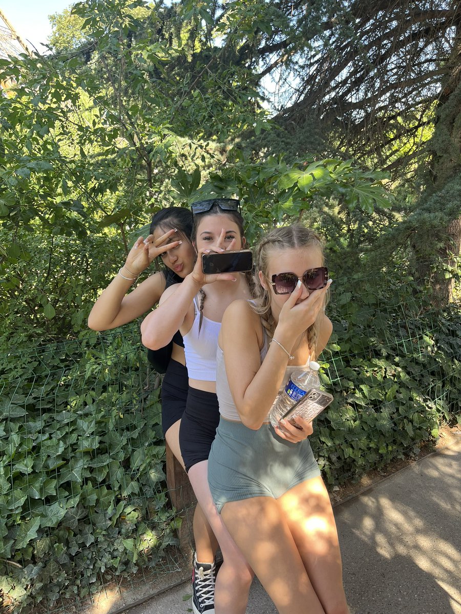 SelbyHighPE's tweet photo. Day 2 and we have made it to Eiffel Tower! 🌞🇫🇷 https://t.co/zEZdBWmkrp