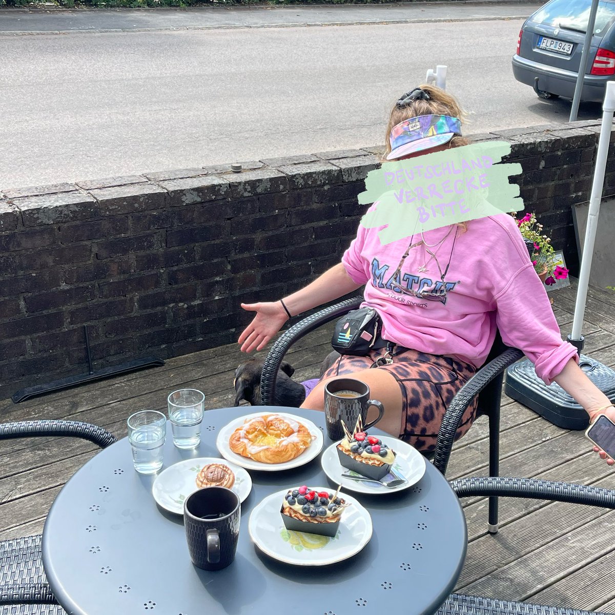 __mc1r's tweet photo. various pastries, whose name I have unfortunately forgotten and two cups of coffee at ljungbyheds konditori, south sweden. 

💵 180 swedish kronor https://t.co/ZfkvnX5YDT