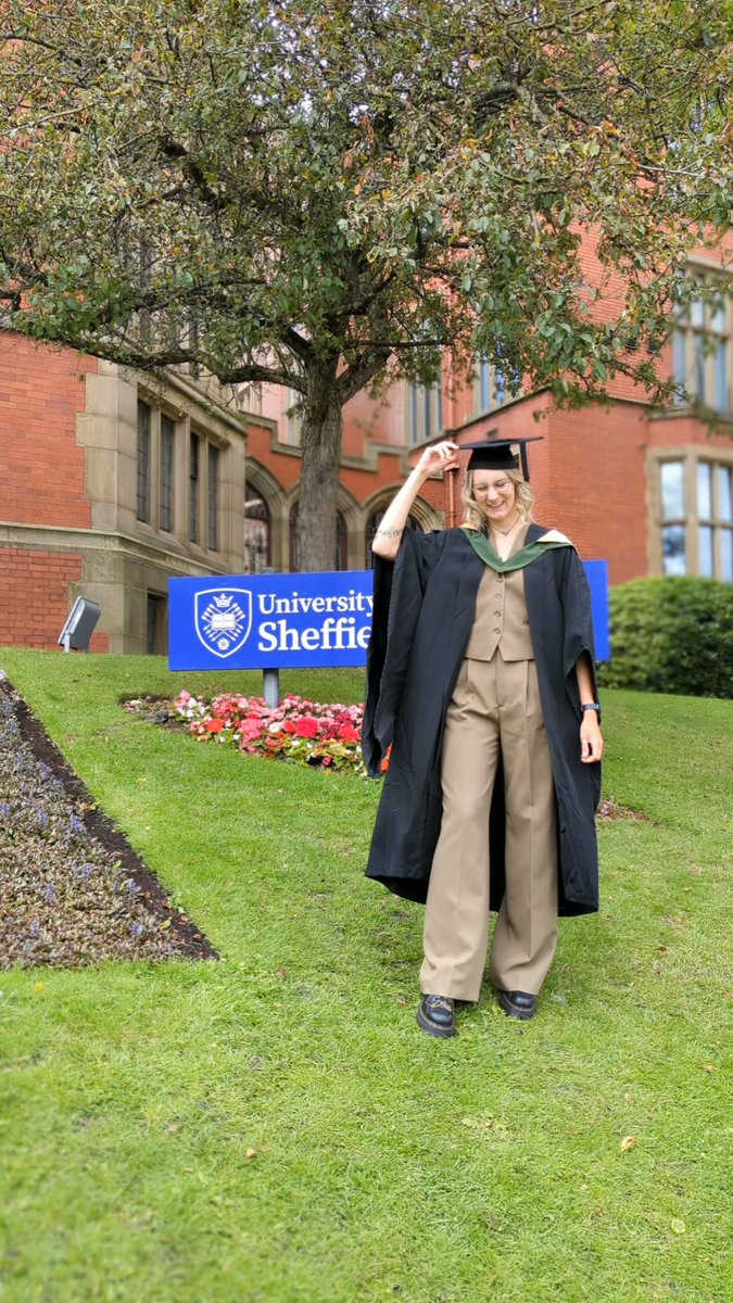 stcunningham3's tweet photo. So proud to say I have graduated from @sheffielduni as a Master of Environmental Science with a first class honours, and awarded the Laverick-Webster-Hewitt prize for my research project involving @urbantreeobs. Big thank you to the best supervisors @DrHollyCroft @sheffield_dust https://t.co/3ODwXVk2hZ