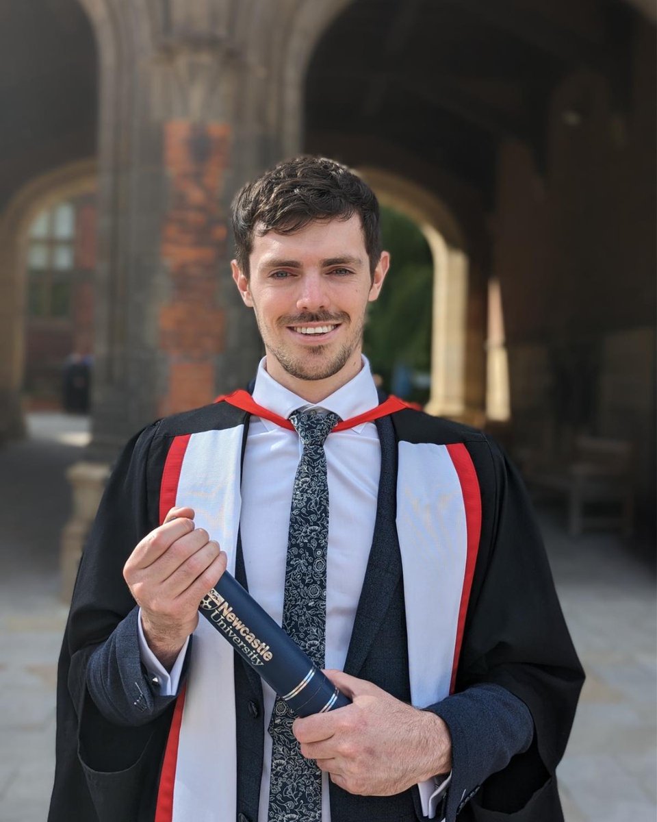 UniofNewcastle's tweet photo. Soar high graduates! Here's to the end of one journey and the beginning of countless more 🎓✨#NCLGrad

Insta📸 rachelhodnett_, lyndseysleator, nickkeepfer, brog4n https://t.co/ShaocfgRpb