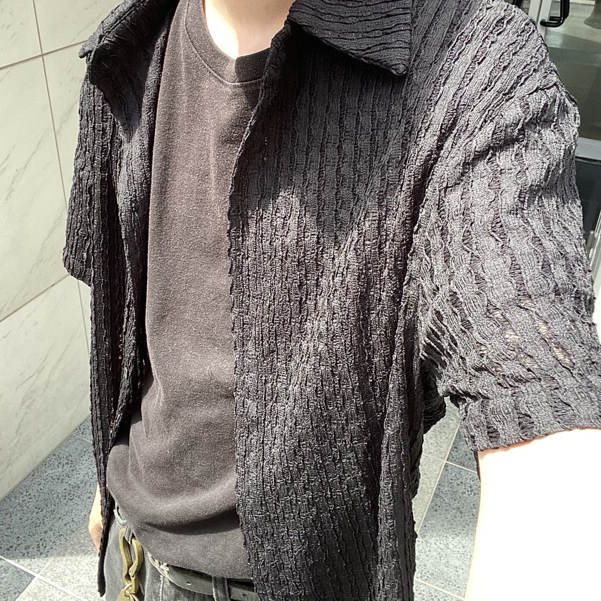 シアーシャツは絶好調。
オールブラックで落ち着いたコーデは渋さも出るし真似してほしい⭕️
