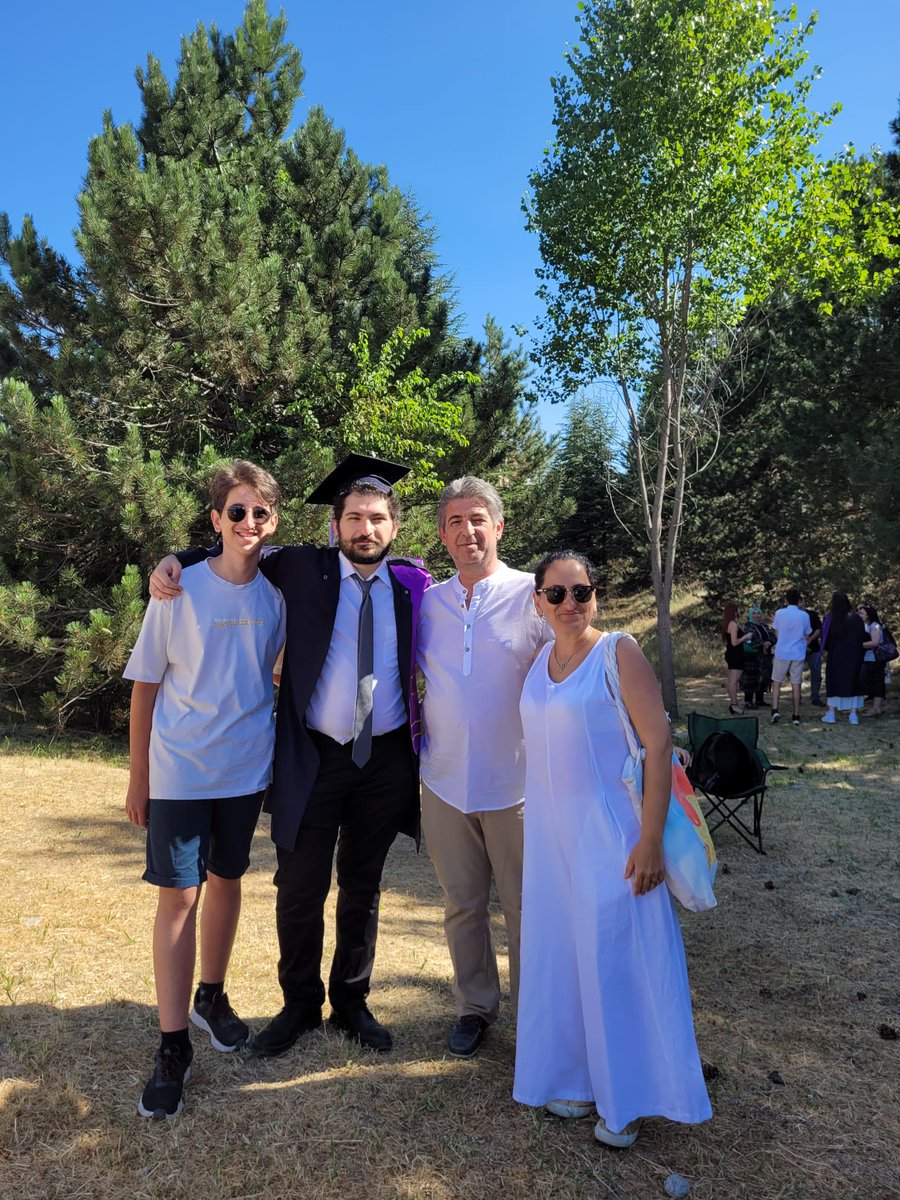 Hem emekli oldum hem oğlum mezun oldu cifte mutluluk