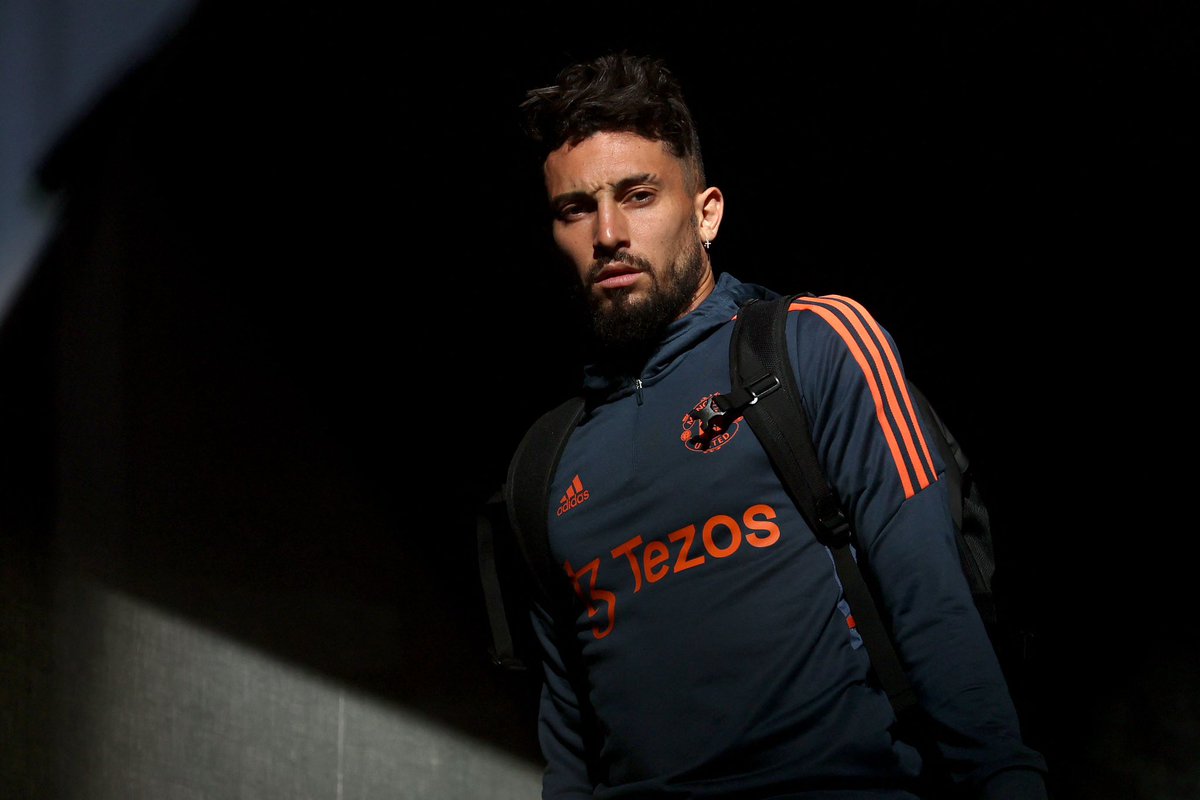 FabrizioRomano's tweet photo. EXCL: Al Nassr are closing in on deal to sign Alex Telles from Man United, here we go soon! 🚨🟡🔵🇸🇦

There’s verbal agreement now in place between the two clubs, waiting for the documents/check details.

Al Nassr want both Seko Fofana and Telles to join in the next days. https://t.co/1gmI7oEEOw