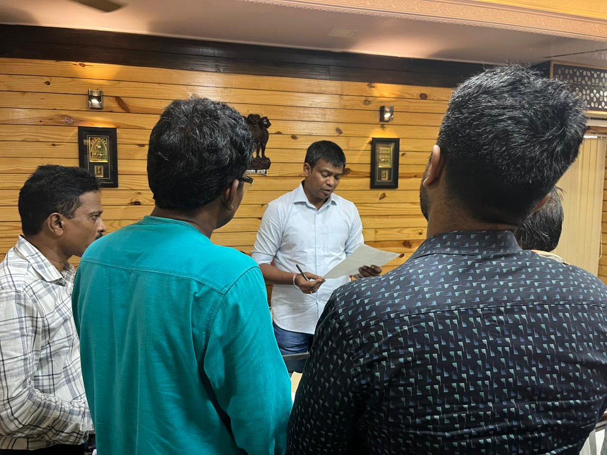 YuvaKhordha's tweet photo. NYK Khordha-Meeting with Hon'ble Khordha,Dist Panchayat Officer Khordha & Asst Conservator of Forests,Khordha regarding Meri Mati Mera Desh Mega plantation drive 2023.
#megaprogram #nyks #youth #India
@Anurag_Office @NisithPramanik @NYKS_Odisha @Nyksindia @YASMinistry https://t.co/TcHsdJVGQn