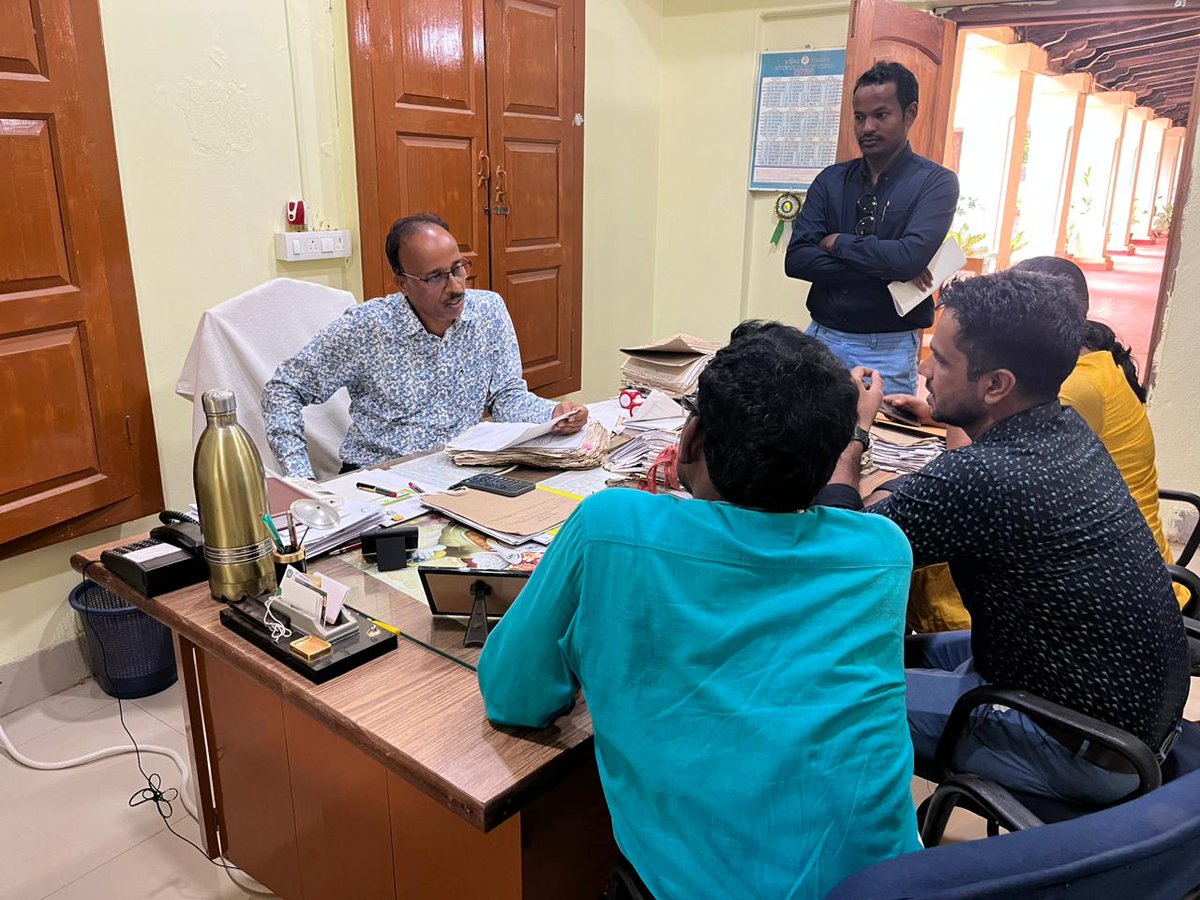YuvaKhordha's tweet photo. NYK Khordha-Meeting with Hon'ble Khordha,Dist Panchayat Officer Khordha & Asst Conservator of Forests,Khordha regarding Meri Mati Mera Desh Mega plantation drive 2023.
#megaprogram #nyks #youth #India
@Anurag_Office @NisithPramanik @NYKS_Odisha @Nyksindia @YASMinistry https://t.co/TcHsdJVGQn