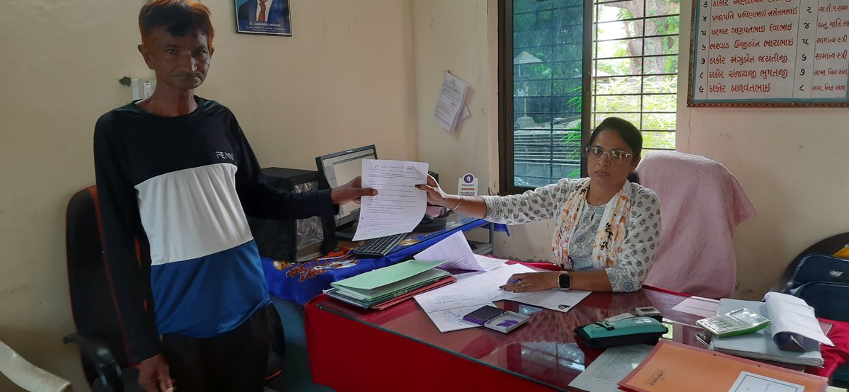 વડલી ગામે વીજળી પડવાથી થયેલ પશુ મરણ અંગે ખેડૂત પરિવારને સરકારશ્રી તરફથી સહાયની રકમ DBT મારફત ચૂકવામાં આવી. તેમજ માનવ ઇજા માટે પણ અરજદારશ્રી ને DBT મારફત સહાય ચૂકવવામાં આવી.