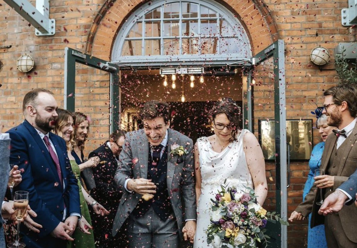 TheDogAndFox's tweet photo. Itβs the season of sunny weddings here in the Coach House πβοΈπ
π· https://t.co/h9I9OshFX9
#weddingvenue #londonweddingvenue #weddingphotography #weddingideas #summeratyoungs #coachhouse #dogandfox #wimbledon https://t.co/TjPpN9WHhm