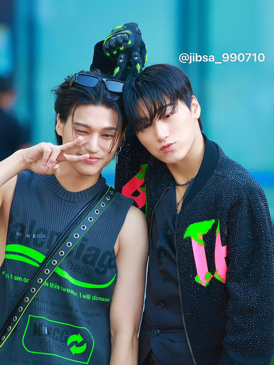 jibsa_990710's tweet photo. 🎁
230622 엠카 일일팬매

우요랑 체리피스🍒

#에이티즈 #ATEEZ 
#최산 #SAN
#우영 #WOOYOUNG 
#집사픽 https://t.co/0fF744WdWw