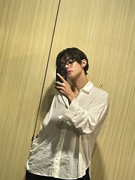 kttybin's tweet photo. ⠀⠀⠀⠀⠀
 :☕˒ > ★ ( ᴛᴡᴛ ᴜᴘᴅ. ) ! 𖦹

      𝗬𝗘𝗢𝗡.  — привет-привет! как вы? сегодня снова идёт дождь, поэтому настроение немного🤏🏻 унылое т.т хорошего вам дня ᰔ
⠀⠀ https://t.co/ps9A5JZDeB
