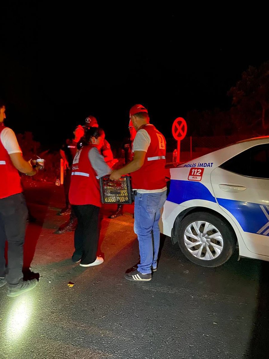 Birlikte güçlüyüz!

Orman yangınlarıyla mücadele eden yangın söndürme ekiplerinin yanında olmaya devam ediyoruz.

🔴#DaimaHazır