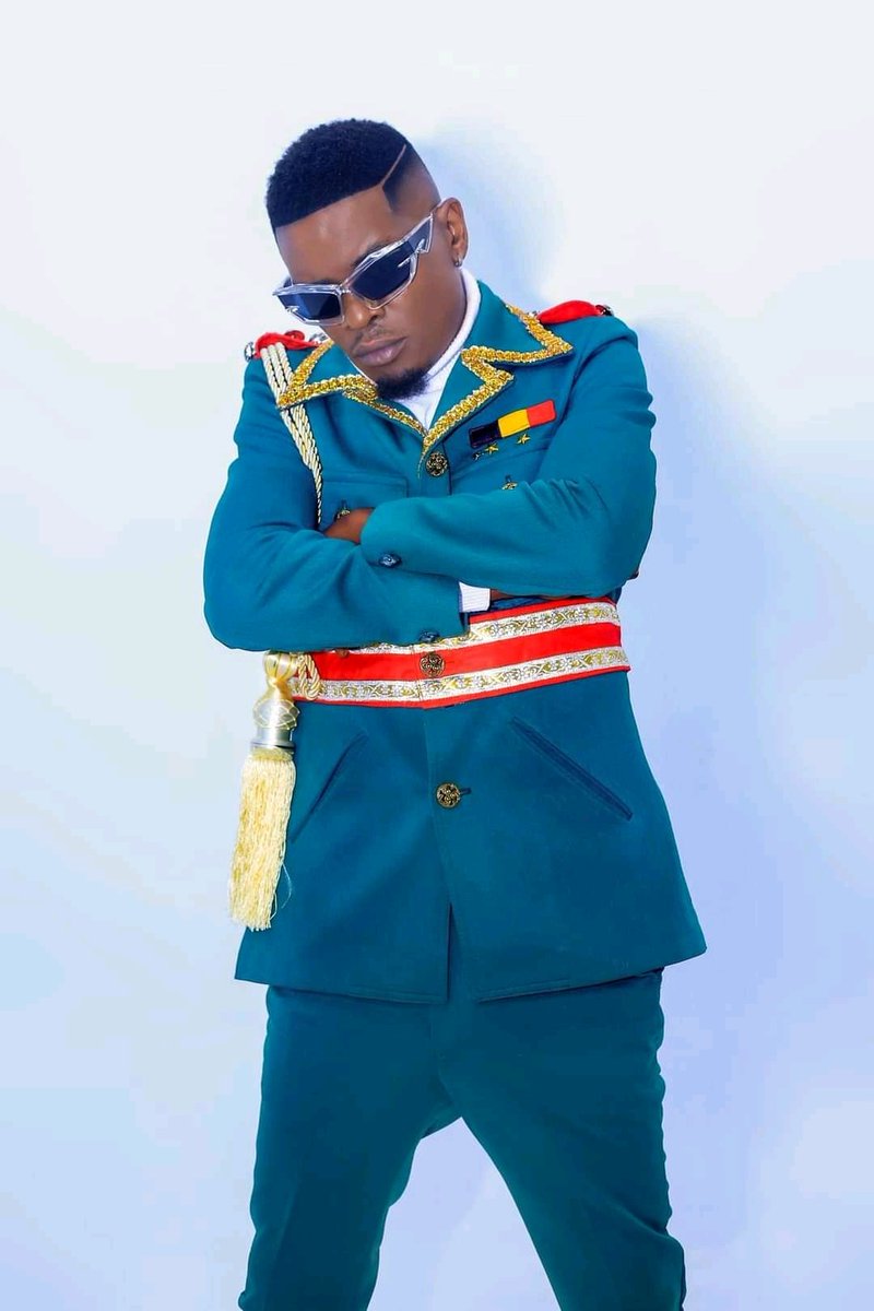 Zilo_Media's tweet photo. Di General 👮‍♂️ Manizo de chizo 🔥
@RadioandWeasel 💯
#Tondeka https://t.co/qVOTMv4Czj