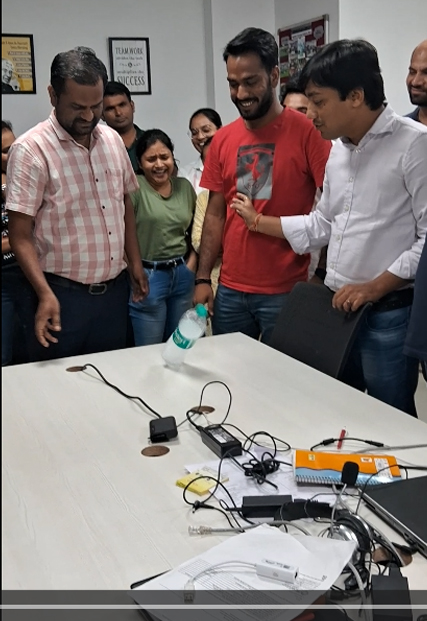 netcommlabs's tweet image. A fun team exercise is always a good idea when you want to do uplevel communication, team synergy, coordination and unionism. 
Netcomm Labs had thorough fun with this bottle game which was the perfect way to unwind with colleagues. 
#NetcommLabs #teamwork #teambuilding