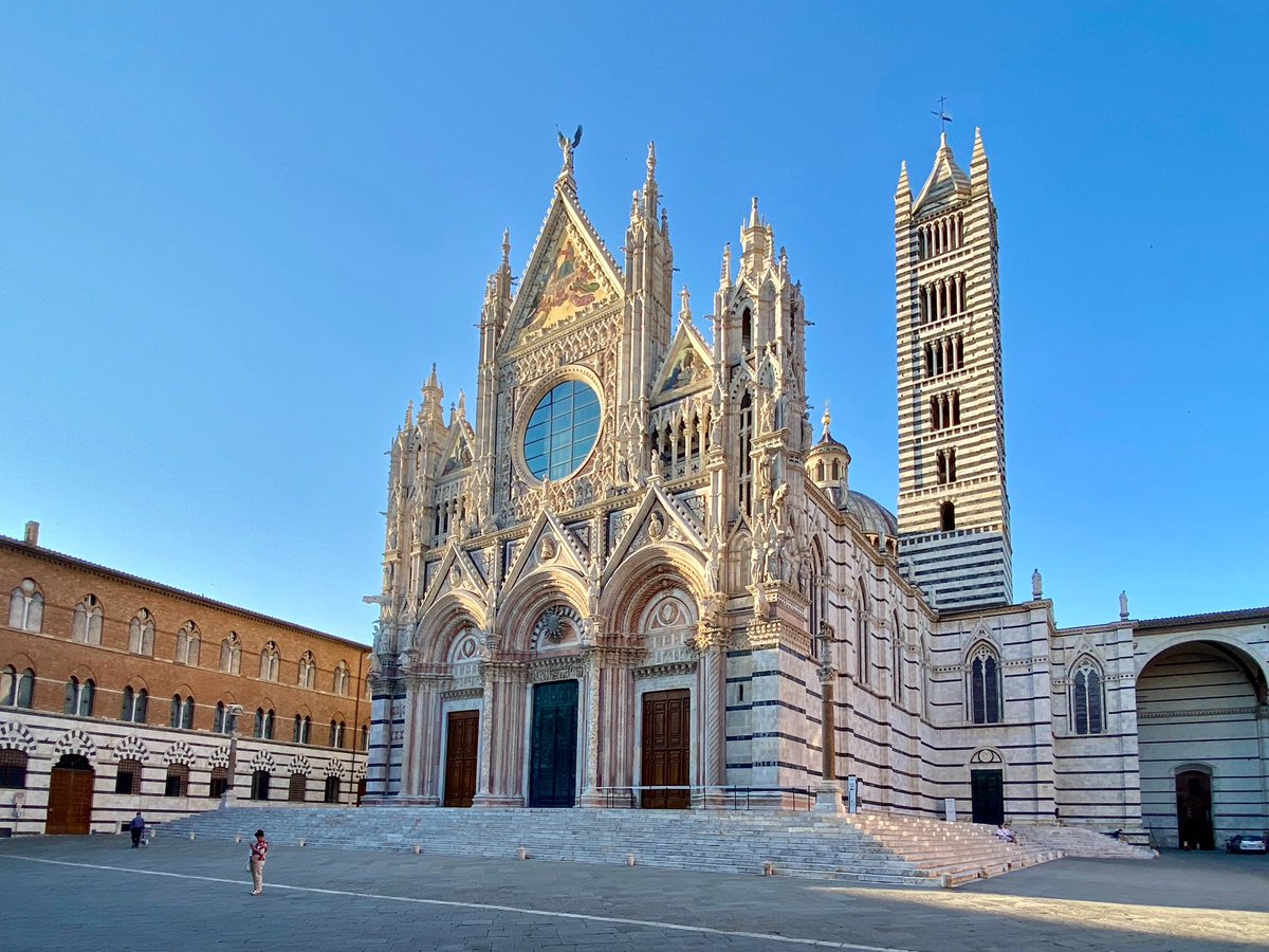 Ultima tappa a Siena con una visita al suo antico Duomo…
📌ps: e per scoprire le meraviglie e le curiosità della zona, provate la nostra app gratuita 👉 linktr.ee/secret_maps
#ClimateScam #18luglio #tuesdayvibe #TheFlash #BarbieMovie